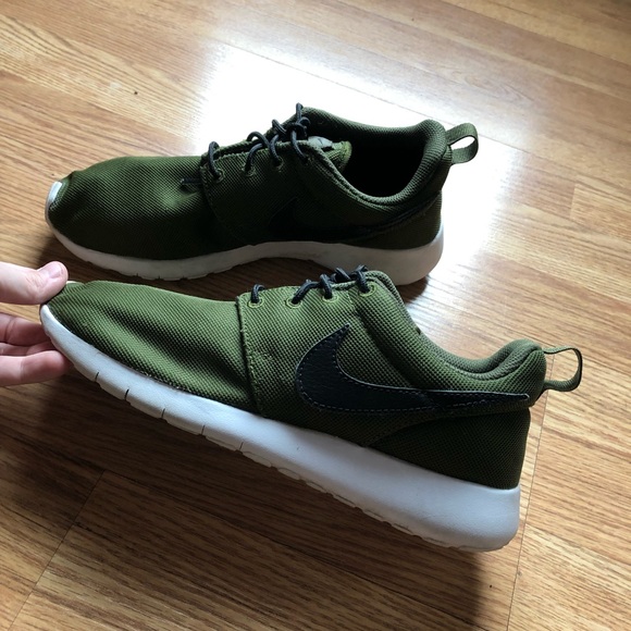 army green shoes nike